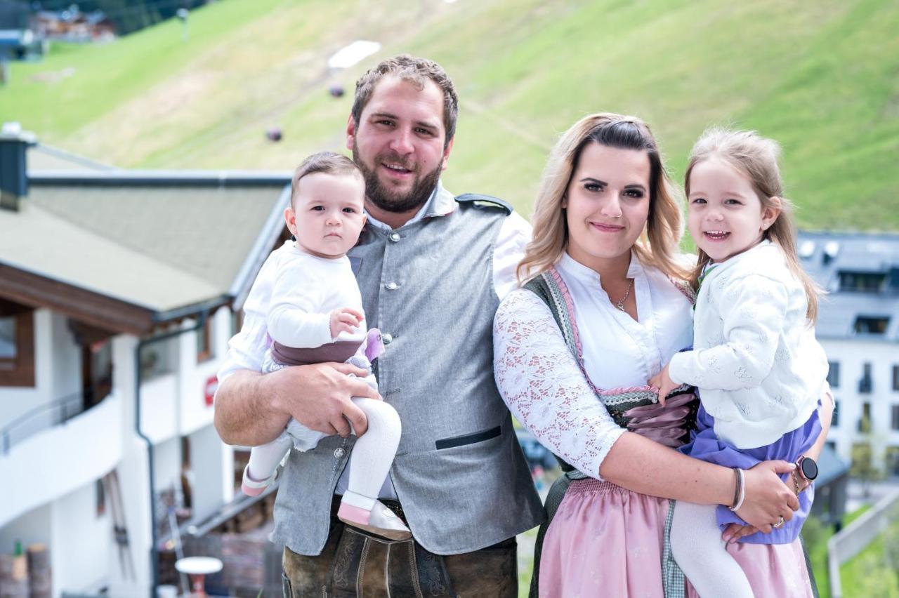 Landhaus-Pension Pattis Saalbach-Hinterglemm Bagian luar foto